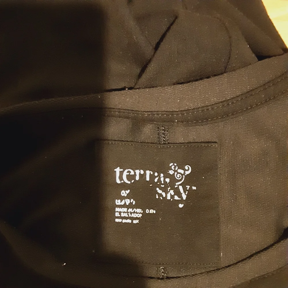BUNDLE 3 for $10 TERRA & SKY Women's Black Top - Picture 2 of 3